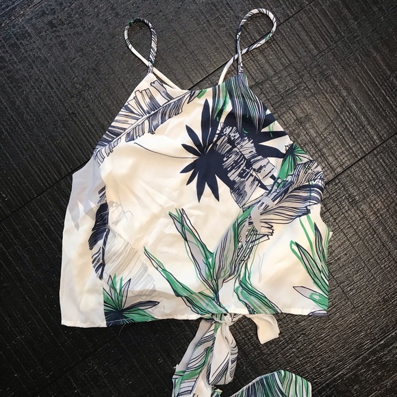 NWT Floral Halter Crop Top - Picture 4 of 7